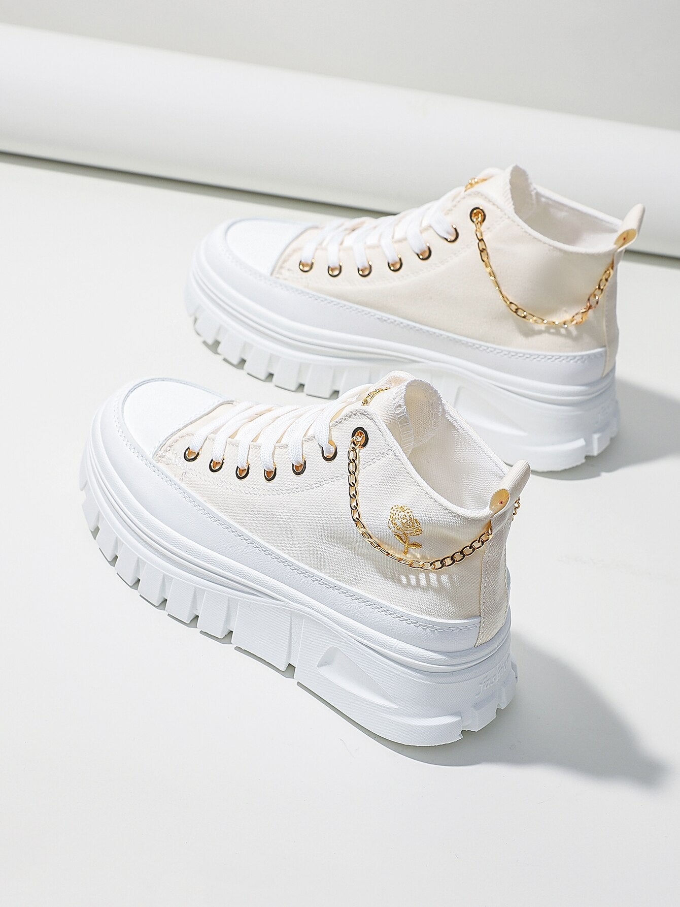 Jackie | Tenis de Lona con Cadena